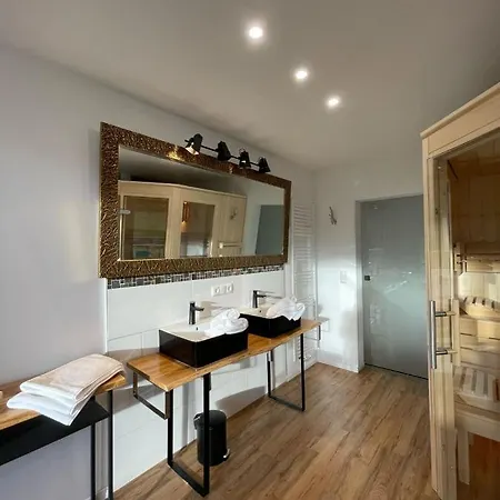 Lägenhet Eifelsuiten - Mit Sauna, Kamin Und Balkon In Der Vulkaneifel - Loogh