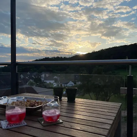Eifelsuiten - Mit Sauna, Kamin Und Balkon In Der Vulkaneifel - Loogh Apartment *